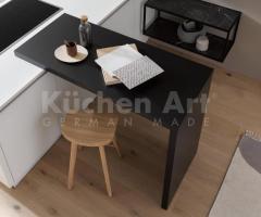 Cuisine moderne chic en U couleur blanc cristal plan de travail blanc mat et crédence marbré - 2
