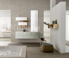 Salle de Bains Italienne en Ocritech blanc façades menthe avec Vasque Intégrée et Éléments Suspendus