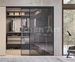 Dressing d’angle avec armoire double face et portes coulissantes en verre