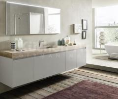 Salle de Bains avec Plan Effet Bois, Vasque Intégrée au Design Modernes et Matériaux Luxueux