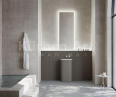 Salle de Bain Moderne avec Meubles au Sol, Finition Laquée Mate Canneté et Vasque de Design Épuré