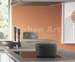 Cuisine Moderne avec Surfaces Blanches, Éléments en Chêne d'Été Gris Argenté et Design Élégant - 3
