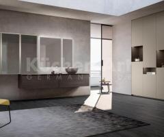Salle de Bain Italienne avec Vasque Posée et Miroir Aurora Éclairé