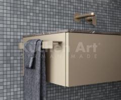 Salle de bains sur mesure marbré et fonctionnalité personnalisée