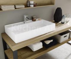 Salle de bains effet bois clair avec vasque posée – Design naturel et contemporain