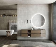 Salle de bain moderne avec miroir rétro-éclairé - 3